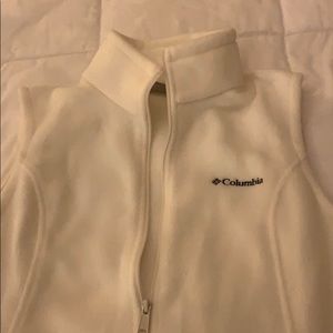 White fleece Columbia zip front vest